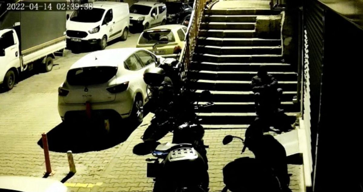 Kağıthane deki motosiklet sahibi, hırsızın üzerine atladı #8