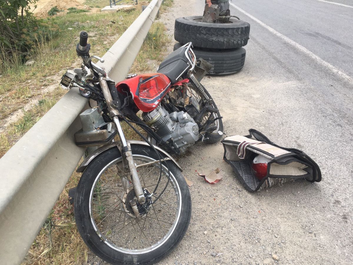 Mersin deki motosikletli, kamyon tekerinin fırlamasıyla öldü #4