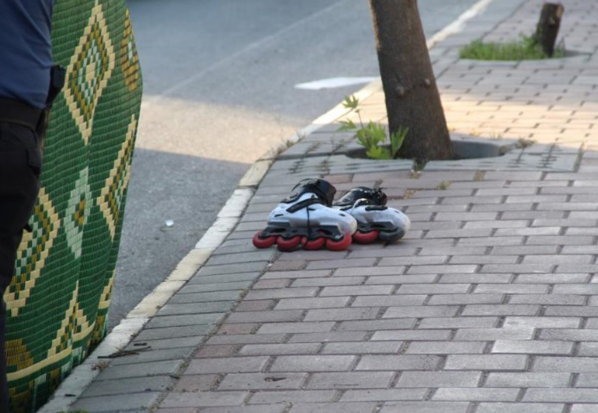 Antalya da patenli çocuk, tutunduğu otobüsün altında kaldı #4