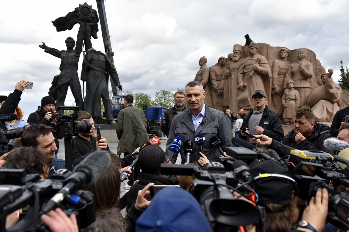 Rusya ve Ukrayna dostluk anıtı yıkıldı #6