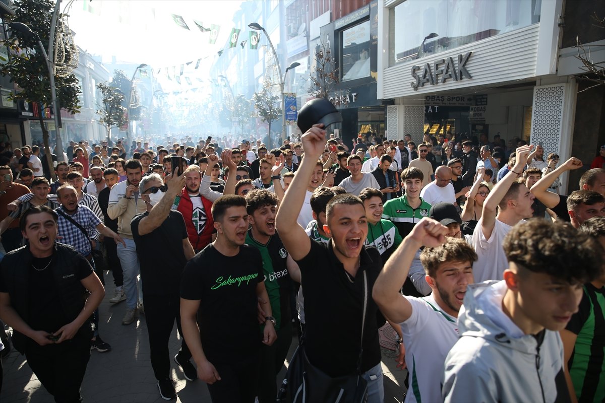 Sakaryaspor da 1.Lig e yükselmeyi garantiledi #7