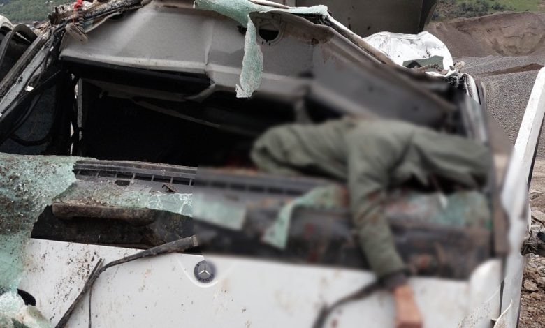 Samsun'da uçuruma yuvarlanan kamyon şoförü yaşamını yitirdi