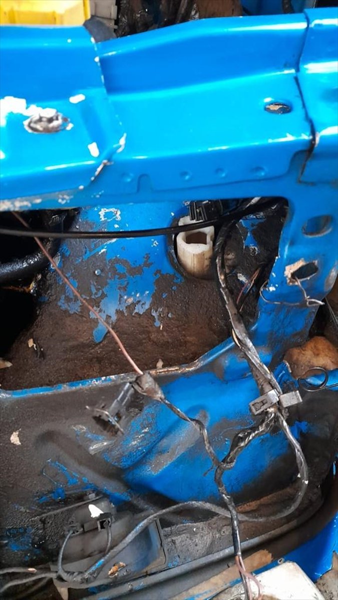 Sarp Sınır Kapısı nda minibüsün yakıt deposundan kaçak bal çıktı #2