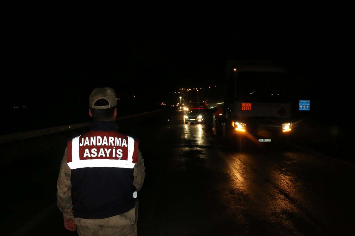 Şanlıurfa da tanker sürüye çarptı: 22 koyun telef oldu #1