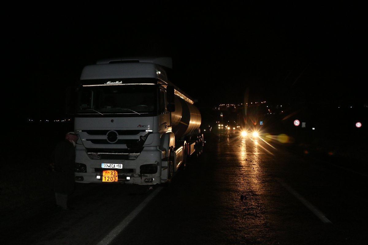 Şanlıurfa da tanker sürüye çarptı: 22 koyun telef oldu #2