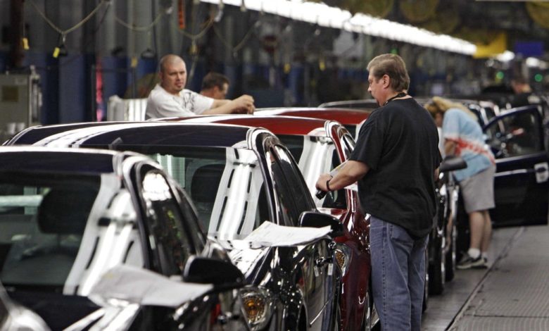 Üretim otomobilde azaldı ticaride arttı