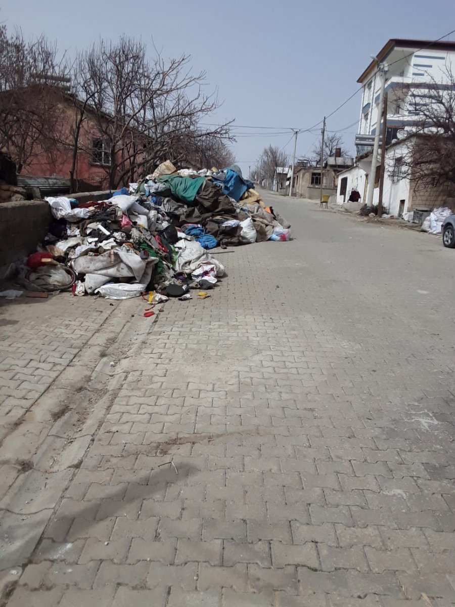 Bitlis te yaşlı kadının evinden 2 kamyon çöp çıkarıldı #2