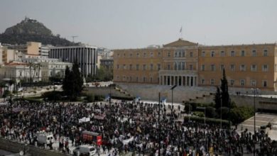 Yunanistan'da işçiler yüksek enflasyona karşı ücret artışı için greve gitti