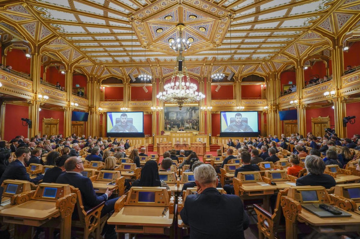 Ukrayna Devlet Başkanı Vladimir Zelenskiy savaştan bu yana 19 parlamentoya hitap etti #1