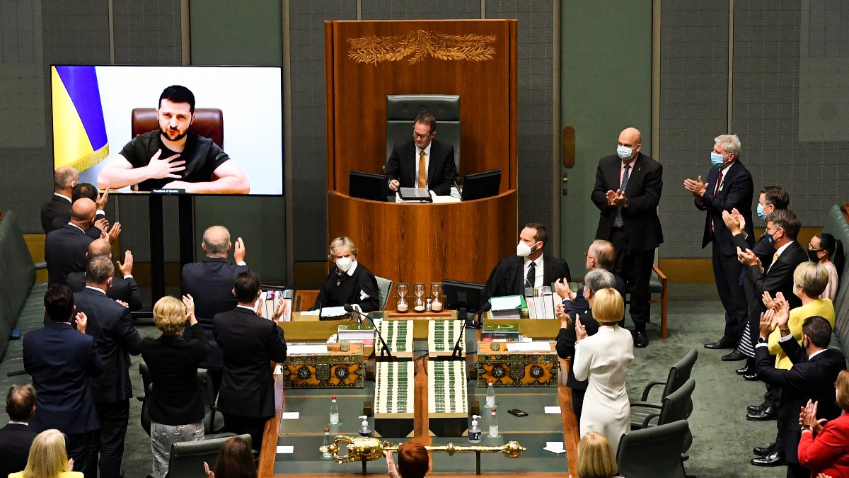 Zelenskiy, savaştan bu yana 19 parlamentoya hitap etti