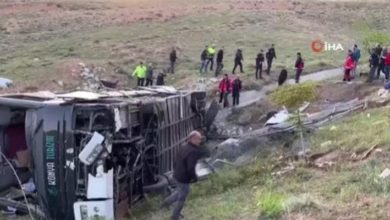 Adana'dan Konya'ya giden öğrencileri taşıyan otobüs devrildi: 2 ölü, 42 yaralı