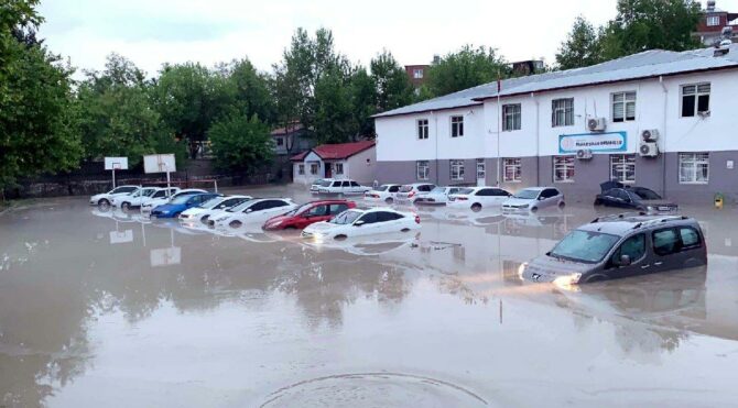 Adıyaman'daki 40 araç kurtarıldı