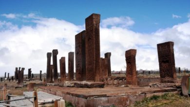 Ahlat'taki mezar taşları, ziyaretçilerini tarihi yolculuğa çıkarıyor