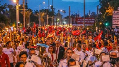 Antalya'da binlerce kişi fener alayında yürüdü