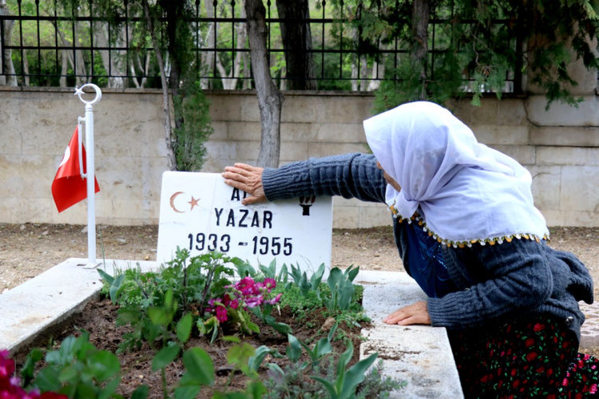 Konyalı aile, babalarının mezarını 67 yıl sonra şehitlikte buldu #2