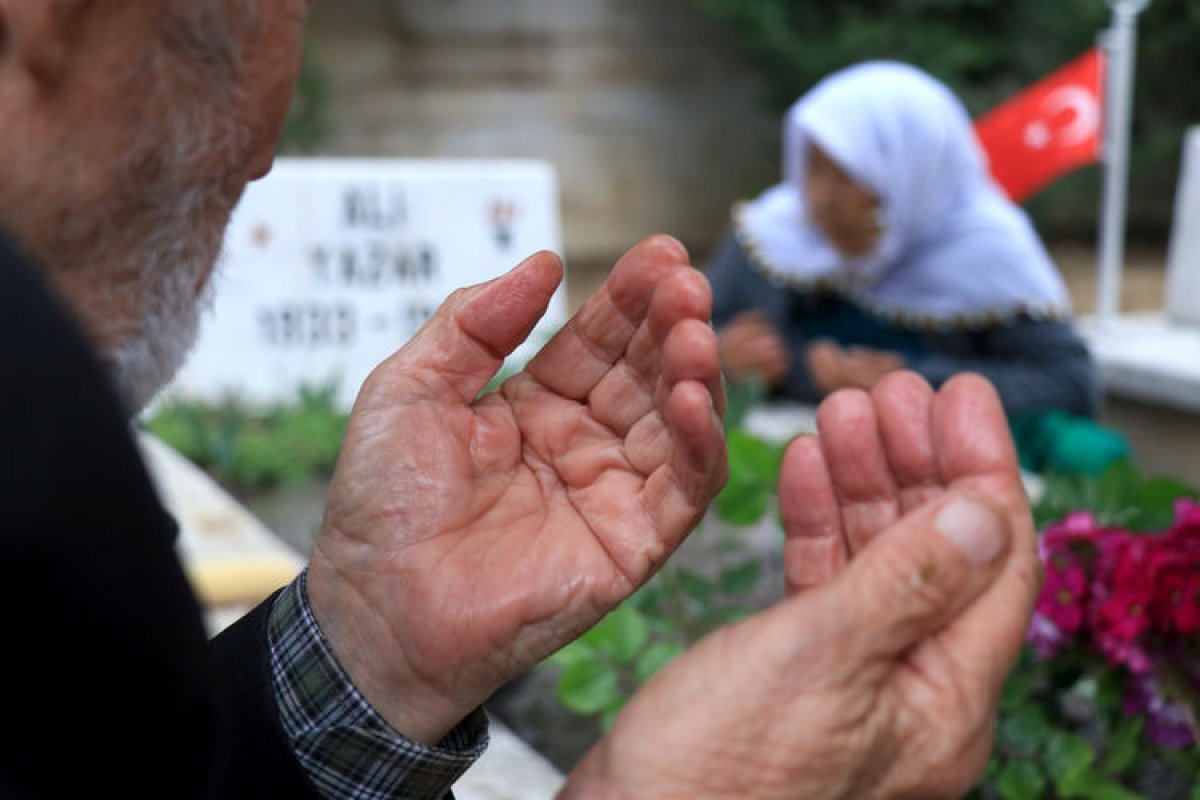 Konyalı aile, babalarının mezarını 67 yıl sonra şehitlikte buldu #3