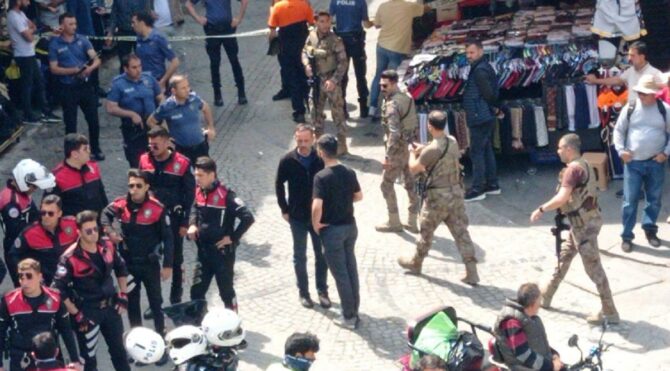 Beyazıt'ta kavga: Yaralılar arasında polis de var