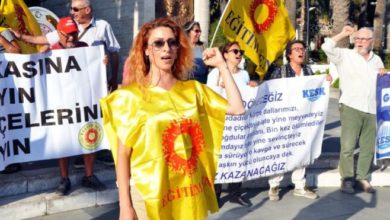 Bodrum'da öğretmen ihraçları protesto edildi