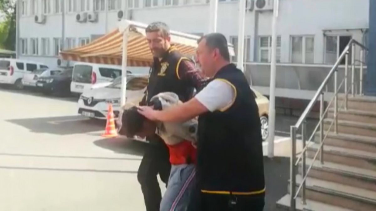 Bursa'da polis kılığındaki dolandırıcıya gözaltı