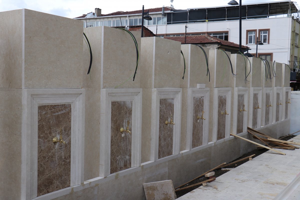 Malatya daki camiye dikilen bloklar, tartışmaya neden oldu #1