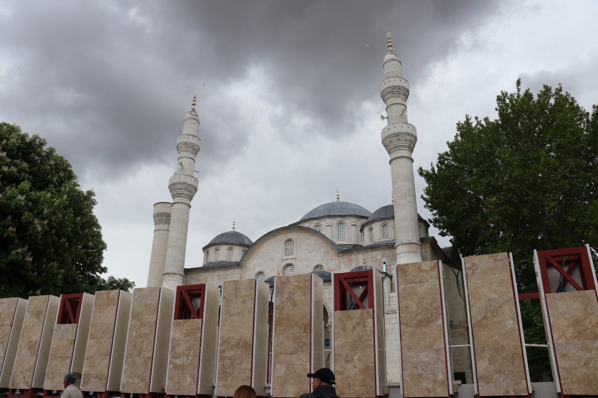 Malatya daki camiye dikilen bloklar, tartışmaya neden oldu #5