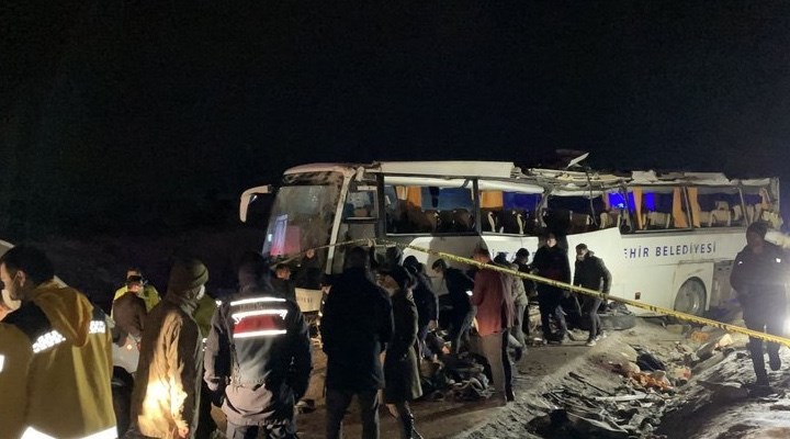 Çankırı'da trafik kazası: 3 ölü, 12 yaralı