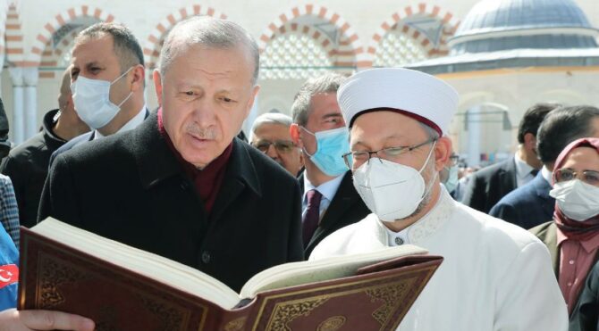 Cumhurbaşkanı Erdoğan'ın sözü üzerine Diyanet 'şükür' hutbesi okuttu