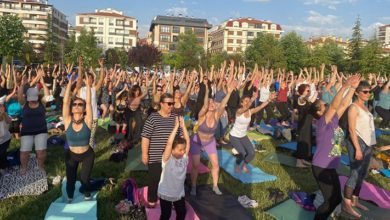 Eskişehir'de kadınlardan 'yoga yasağına' yogalı yanıt