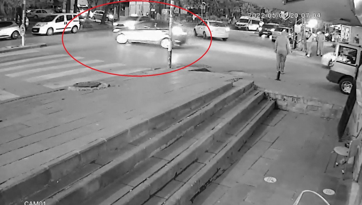 Ankara’da otomobil ile taksi çarpıştı #1