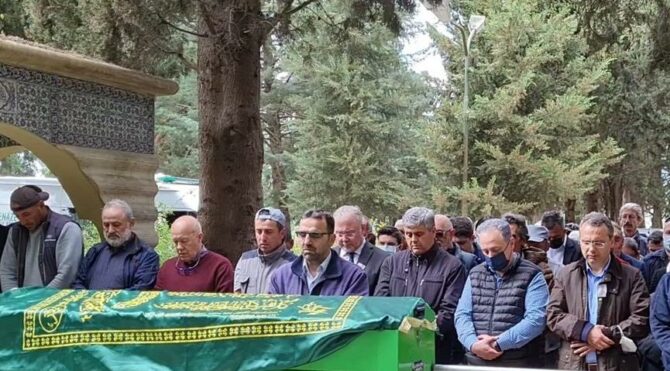 Hukukçu Rona Aybay ilçe mezarlığında toprağa verildi