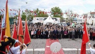 Kadıköy'deki 19 Mayıs töreninde bir grup MHP'li, CHP'lilere saldırdı