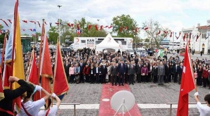 Kadıköy'deki 19 Mayıs töreninde bir grup MHP'li, CHP'lilere saldırdı
