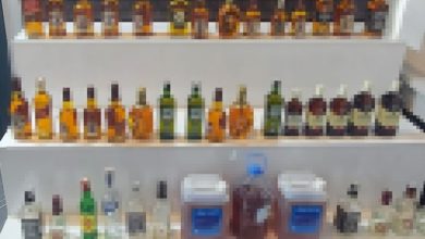 Kayseri'de berber dükkanından 40 şişe kaçak içki çıktı