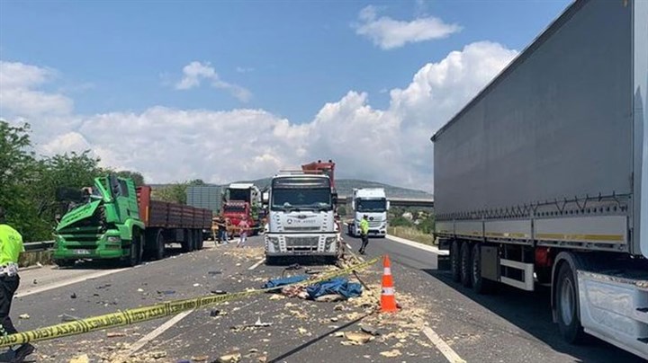 Kaza yapan araçları kurtarmaya giden vinç operatörü, kazada hayatını kaybetti