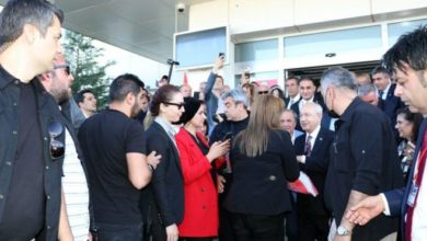 Kılıçdaroğlu Van'da ekmek, su ve tuzla karşılandı