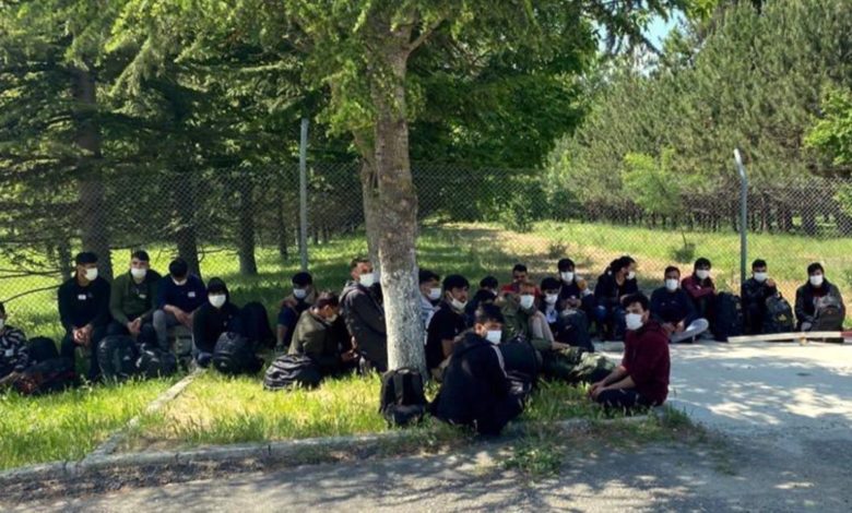 Kırklareli'nde, Bulgaristan'da darbedilip geri itilen 27 kaçak göçmen yakalandı