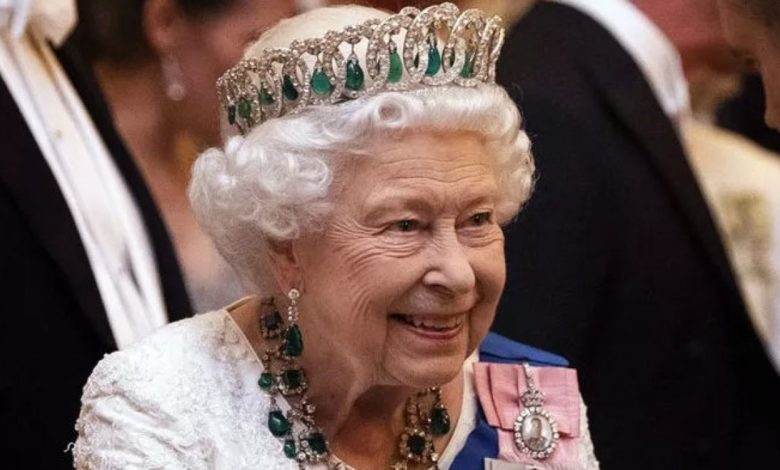 Kraliçe II. Elizabeth İngiltere Parlamentosu'nun açılış törenine katılmayacak