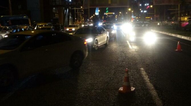 Malatya'da 4 araç birbirine girdi, Ankara yönünde trafik kilitlendi