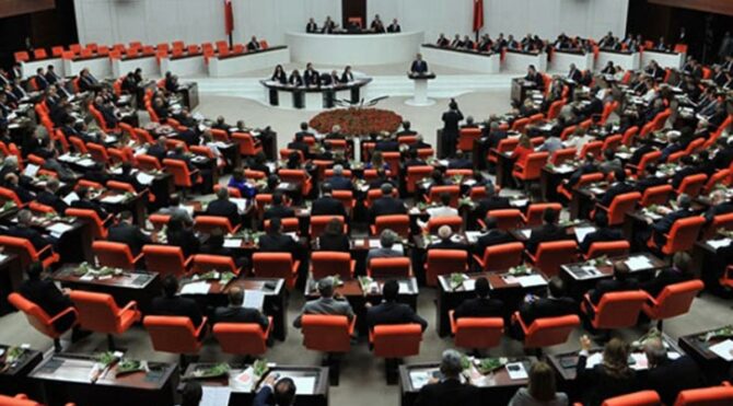 Meclis'te 'FETÖ' tartışması alevlendi