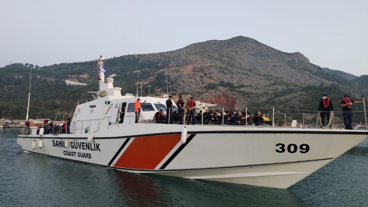 Mersin'de 223 düzensiz göçmen yakalandı