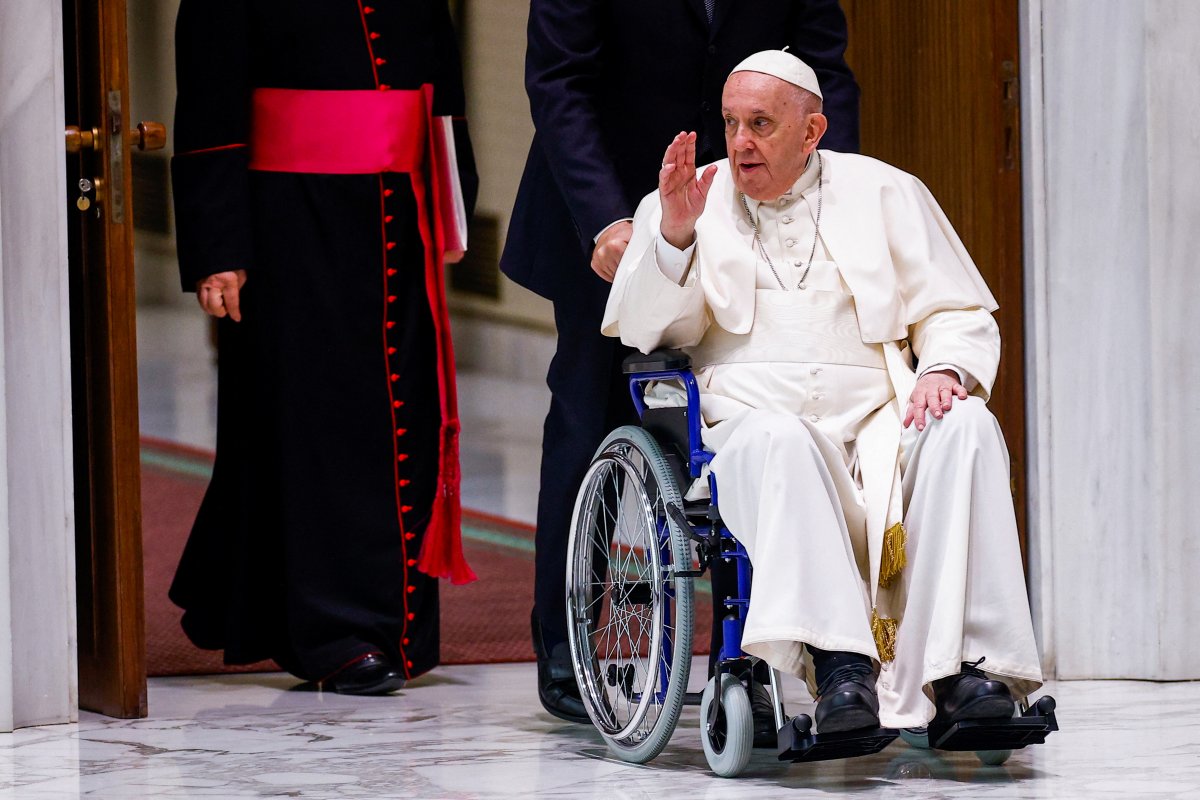 Papa Francis, tekerlekli sandalyede görüntülendi #2
