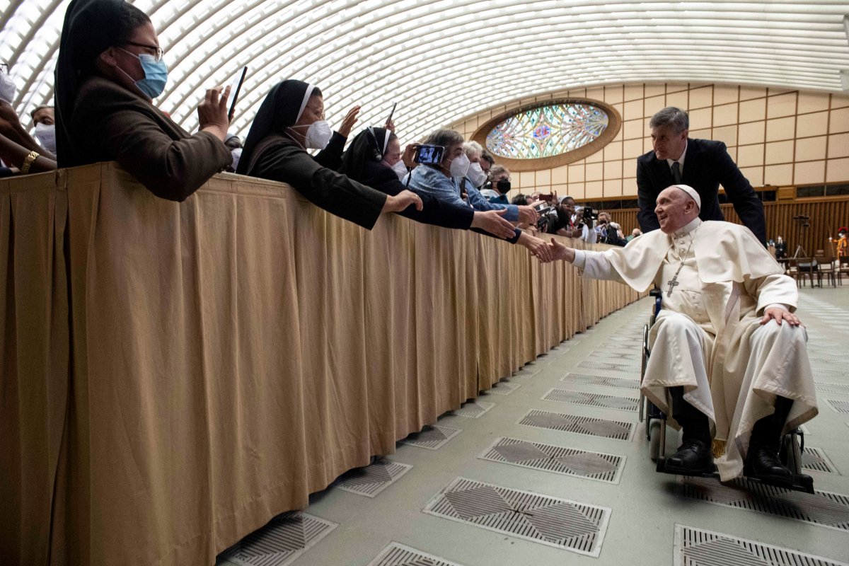 Papa Francis, tekerlekli sandalyede görüntülendi #3
