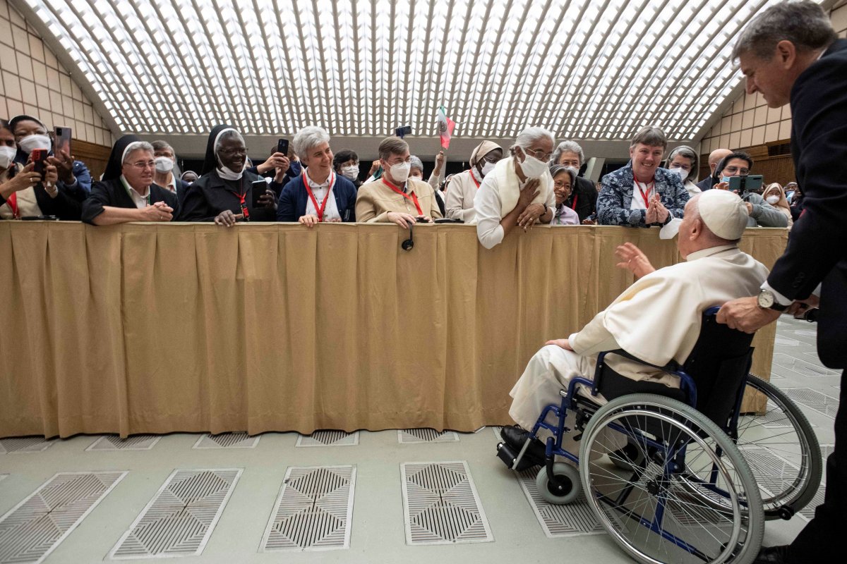 Papa Francis, tekerlekli sandalyede görüntülendi #4