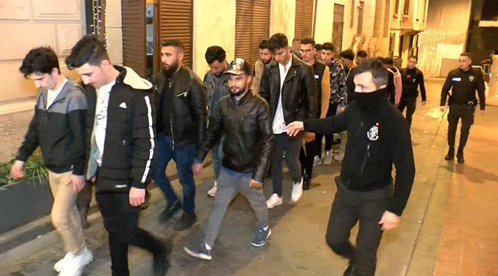 Polisler, İstiklal'de 120 göçmeni yakaladı