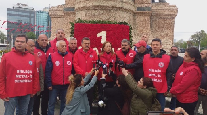 Sendikalar Taksim Cumhuriyet Anıtı’na çelenk bıraktı