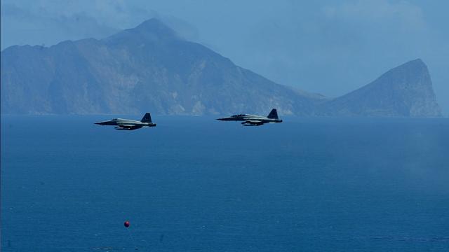 Tayvan ordusunun eğitim uçağı düştü, pilot öldü