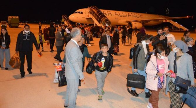 Ukrayna'dan tahliye edilen 180 Ahıska Türkü Elazığ'a getirildi