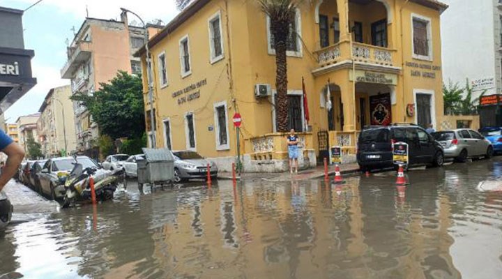 3 ilde cadde ve sokaklar göle döndü