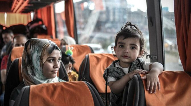 34 mülteci, Suriye’nin 3 farklı vilayetine gönderildi