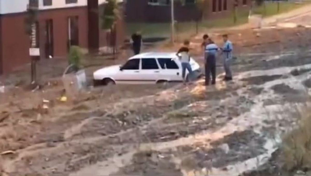 Amasya’da su baskınları: Araçlar sürüklendi #1